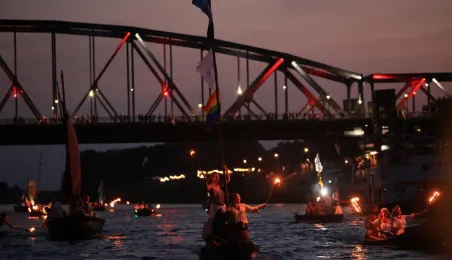 9. Festiwal Wisły - nocna parada łodzi i statków, widowisko światło-dźwięk