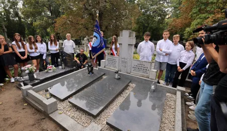 120. rocznica urodzin prof. Wilhelminy Iwanowskiej - złożenie kwiatów