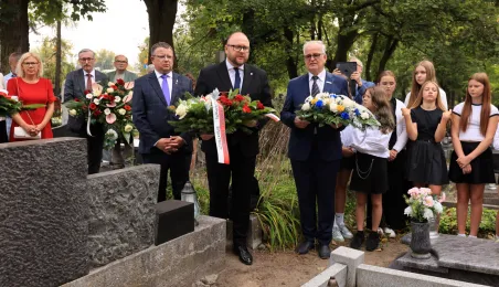 120. rocznica urodzin prof. Wilhelminy Iwanowskiej - złożenie kwiatów