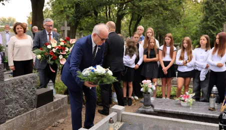 120. rocznica urodzin prof. Wilhelminy Iwanowskiej - złożenie kwiatów