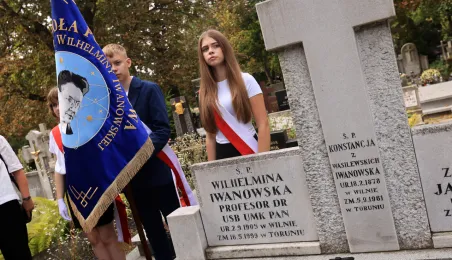 120. rocznica urodzin prof. Wilhelminy Iwanowskiej - złożenie kwiatów