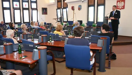 „60+ z PTTK” z wizytą w Urzędzie Miasta Torunia