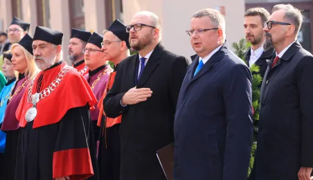 Uroczysta inauguracja roku akademickiego 2025/2026 - złożenie kwiatów