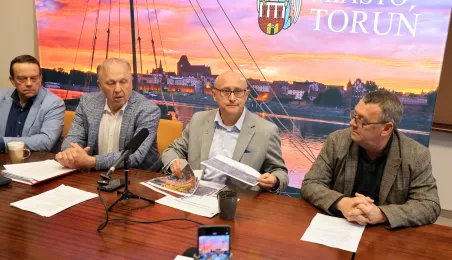 24 października br. w Urzędzie Miasta Torunia odbyła się konferencja prasowa, w trakcie której zaprezentowaliśmy zmiany w organizacji ruchu, funkcjonowaniu komunikacji miejskiej w okresie Wszystkich Świętych.