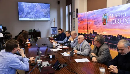 24 października br. w Urzędzie Miasta Torunia odbyła się konferencja prasowa, w trakcie której zaprezentowaliśmy zmiany w organizacji ruchu, funkcjonowaniu komunikacji miejskiej w okresie Wszystkich Świętych.