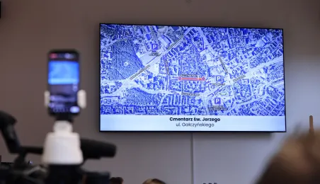 24 października br. w Urzędzie Miasta Torunia odbyła się konferencja prasowa, w trakcie której zaprezentowaliśmy zmiany w organizacji ruchu, funkcjonowaniu komunikacji miejskiej w okresie Wszystkich Świętych.