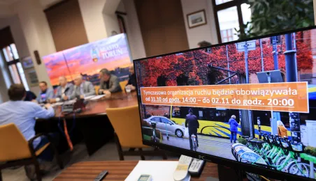24 października br. w Urzędzie Miasta Torunia odbyła się konferencja prasowa, w trakcie której zaprezentowaliśmy zmiany w organizacji ruchu, funkcjonowaniu komunikacji miejskiej w okresie Wszystkich Świętych.