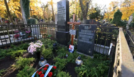 Wiązanki na grobach Honorowych Obywateli Torunia