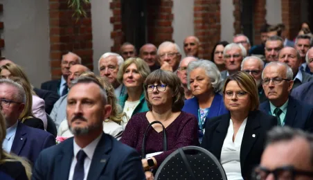 80-lecie Zespołu Szkół Inżynierii Środowiska w Toruniu, wręczenie Medalu "Za Zasługi dla Miasta Torunia"