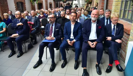 80-lecie Zespołu Szkół Inżynierii Środowiska w Toruniu, wręczenie Medalu "Za Zasługi dla Miasta Torunia"