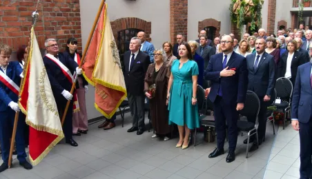 80-lecie Zespołu Szkół Inżynierii Środowiska w Toruniu, wręczenie Medalu "Za Zasługi dla Miasta Torunia"
