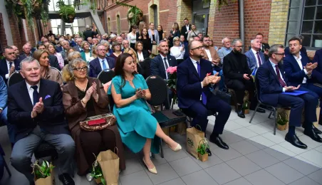 80-lecie Zespołu Szkół Inżynierii Środowiska w Toruniu, wręczenie Medalu "Za Zasługi dla Miasta Torunia"