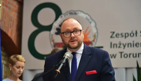 80-lecie Zespołu Szkół Inżynierii Środowiska w Toruniu, wręczenie Medalu "Za Zasługi dla Miasta Torunia"