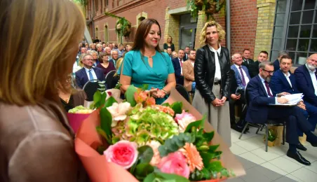 80-lecie Zespołu Szkół Inżynierii Środowiska w Toruniu, wręczenie Medalu "Za Zasługi dla Miasta Torunia"