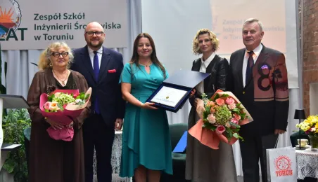 80-lecie Zespołu Szkół Inżynierii Środowiska w Toruniu, wręczenie Medalu "Za Zasługi dla Miasta Torunia"