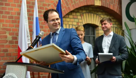 80-lecie Zespołu Szkół Inżynierii Środowiska w Toruniu, wręczenie Medalu "Za Zasługi dla Miasta Torunia"
