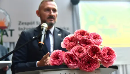 80-lecie Zespołu Szkół Inżynierii Środowiska w Toruniu, wręczenie Medalu "Za Zasługi dla Miasta Torunia"