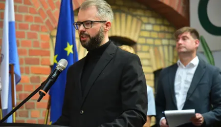 80-lecie Zespołu Szkół Inżynierii Środowiska w Toruniu, wręczenie Medalu "Za Zasługi dla Miasta Torunia"