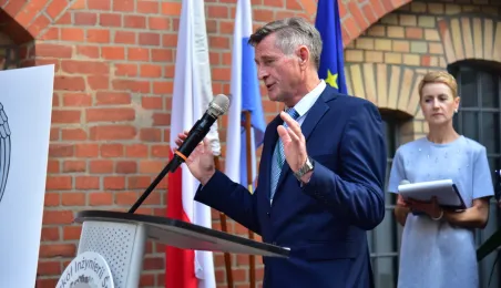 80-lecie Zespołu Szkół Inżynierii Środowiska w Toruniu, wręczenie Medalu "Za Zasługi dla Miasta Torunia"