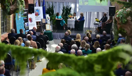 80-lecie Zespołu Szkół Inżynierii Środowiska w Toruniu, wręczenie Medalu "Za Zasługi dla Miasta Torunia"