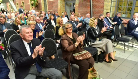80-lecie Zespołu Szkół Inżynierii Środowiska w Toruniu, wręczenie Medalu "Za Zasługi dla Miasta Torunia"