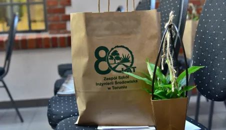 80-lecie Zespołu Szkół Inżynierii Środowiska w Toruniu, wręczenie Medalu "Za Zasługi dla Miasta Torunia"