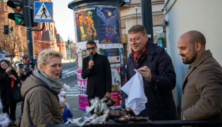 Anioł przy Domu Pizzy i Tapas 