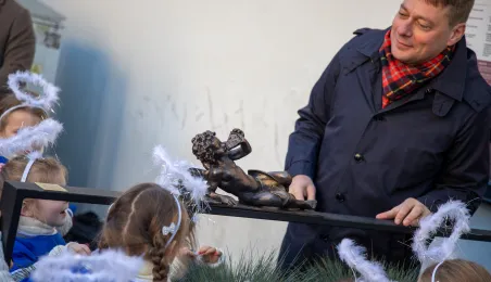 Anioł przy Domu Pizzy i Tapas 