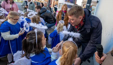 Anioł przy Domu Pizzy i Tapas 