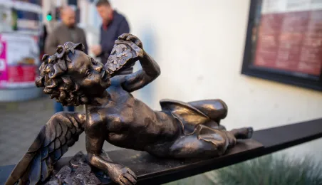 Anioł przy Domu Pizzy i Tapas 