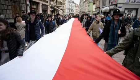 Uroczystości na Rynku Staromiejskim z okazji 107. rocznicy odzyskania niepodległości