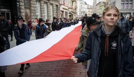 Uroczystości na Rynku Staromiejskim z okazji 107. rocznicy odzyskania niepodległości