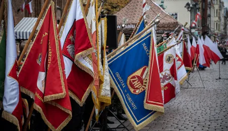 Uroczystości na Rynku Staromiejskim z okazji 107. rocznicy odzyskania niepodległości