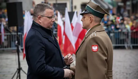 Uroczystości na Rynku Staromiejskim z okazji 107. rocznicy odzyskania niepodległości