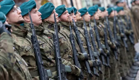 Uroczystości na Rynku Staromiejskim z okazji 107. rocznicy odzyskania niepodległości