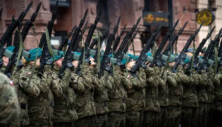 Uroczystości na Rynku Staromiejskim z okazji 107. rocznicy odzyskania niepodległości