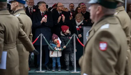 Uroczystości na Rynku Staromiejskim z okazji 107. rocznicy odzyskania niepodległości