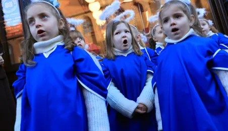 Toruńska starówka wzbogaciła się o kolejnego, siódmego aniołka.