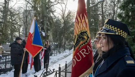 Prezydent Miasta Torunia Paweł Gulewski i Przewodniczący Rady Miasta Torunia Łukasz Walkusz uczcili pamięć Honorowych Obywateli Miasta Torunia składając wiązanki kwiatów na grobach Wandy Szuman i o. Władysława Wołoszyna.