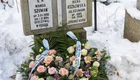 Prezydent Miasta Torunia Paweł Gulewski i Przewodniczący Rady Miasta Torunia Łukasz Walkusz uczcili pamięć Honorowych Obywateli Miasta Torunia składając wiązanki kwiatów na grobach Wandy Szuman i o. Władysława Wołoszyna.