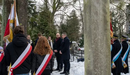 Prezydent Miasta Torunia Paweł Gulewski i Przewodniczący Rady Miasta Torunia Łukasz Walkusz uczcili pamięć Honorowych Obywateli Miasta Torunia składając wiązanki kwiatów na grobach Wandy Szuman i o. Władysława Wołoszyna.