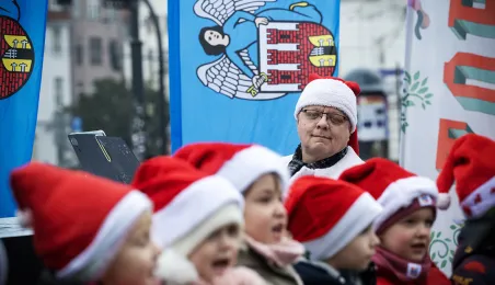 Zimowy Song przy fortepianie plenerowym