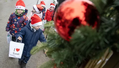 Zimowy Song przy fortepianie plenerowym