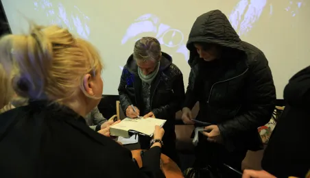 W ramach trwających 12. Dni Grzegorza Ciechowskiego w kinie Centrum Sztuki Współczesnej "Znaki Czasu" odbyło się spotkanie z członkami zespołu Republika.