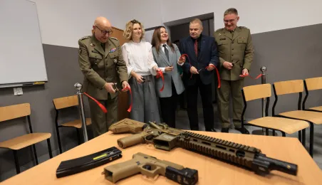 W Zespole Szkół Inżynierii Środowiska otwarto trzecią wirtualną strzelnicę. To kolejny krok miasta w rozwijaniu nowoczesnej edukacji obronnej i proobronnej młodzieży.