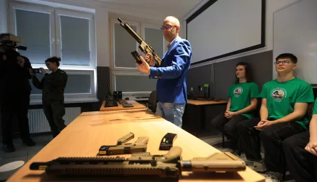 W Zespole Szkół Inżynierii Środowiska otwarto trzecią wirtualną strzelnicę. To kolejny krok miasta w rozwijaniu nowoczesnej edukacji obronnej i proobronnej młodzieży.