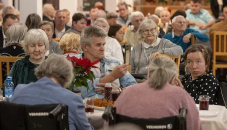 Z życzeniami dla mieszkańców i pracowników Domu Pomocy Społecznej w Toruniu