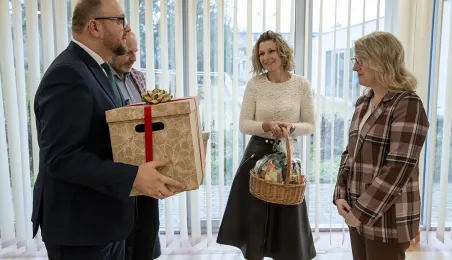 Z życzeniami dla mieszkańców i pracowników Domu Pomocy Społecznej w Toruniu