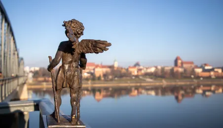 Anielski strażnik ruchu i zdrowia na moście, 19.12.2025