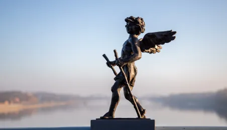 Anielski strażnik ruchu i zdrowia na moście, 19.12.2025